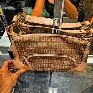 Authentic Fendi small shoulder bag 🤎 Vintage-displayed bag without defect